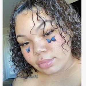 Meet your Posher, Corinne